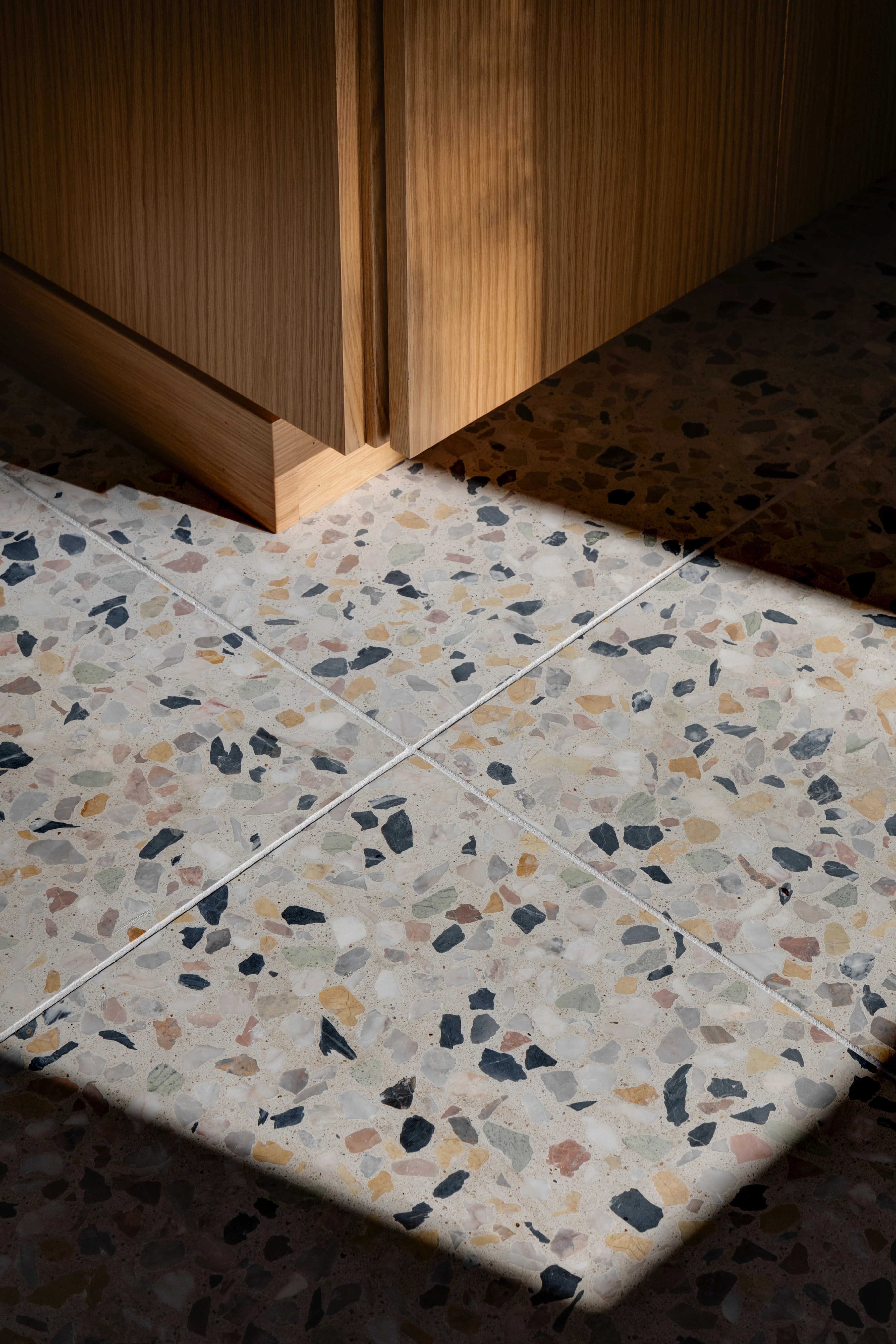 in stock // venice alabaster large eichler mix 24"x24"x3/4" - Image 2